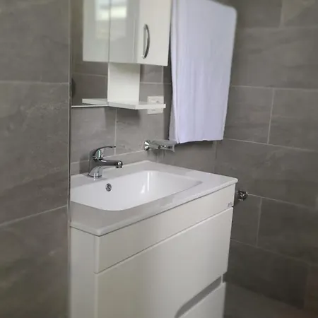 Home Inn Apartaments شقة