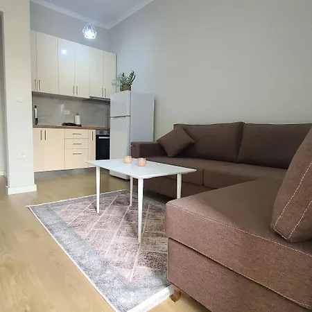 Home Inn Apartaments شقة